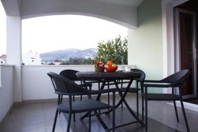  Apartments Jelena  Трогир